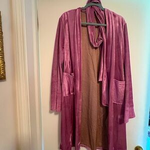 Women' kimono  jacket, gorgeous sheen fits medium large. Never worn self belted